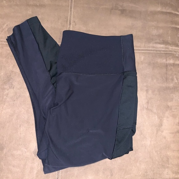 Nike Pants - Nike Dri-Fit Cropped Leggings Size 1X Pocket Nike Pants - Nike Dri-Fit Cropped Leggings Size 1X Pocket